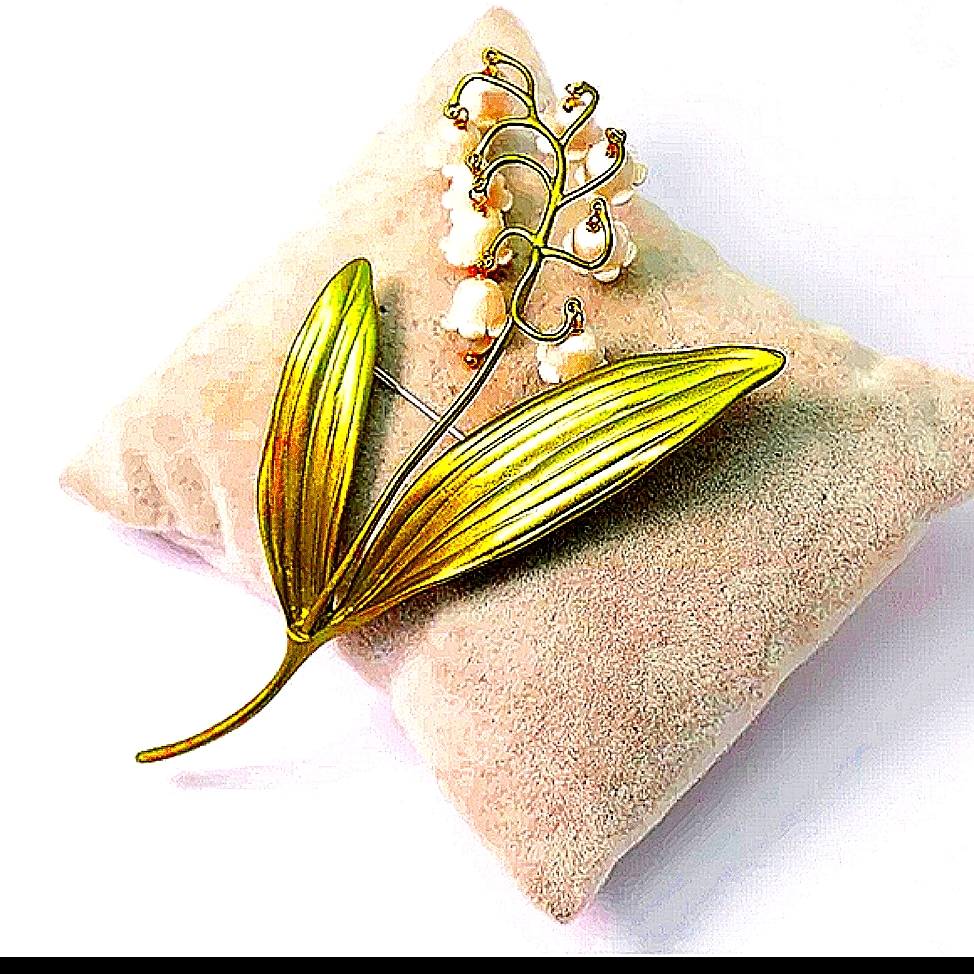 Nwt Pearls Enamel Brooch